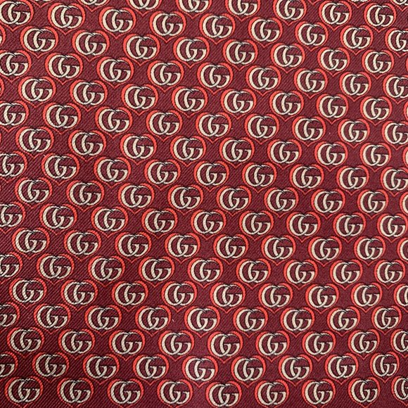 - NEW  Gucci GG Monogram Hearts Pocket Square in Red - Picture 5 of 8